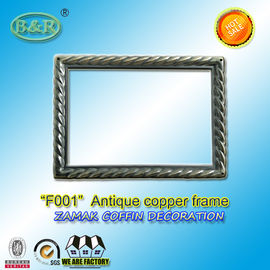 Photo Frame In Zamak Model No. F001 Gold Old Gold Bronze rozmiar 12 * 16,5cm nazwa ramki tabliczki zamak